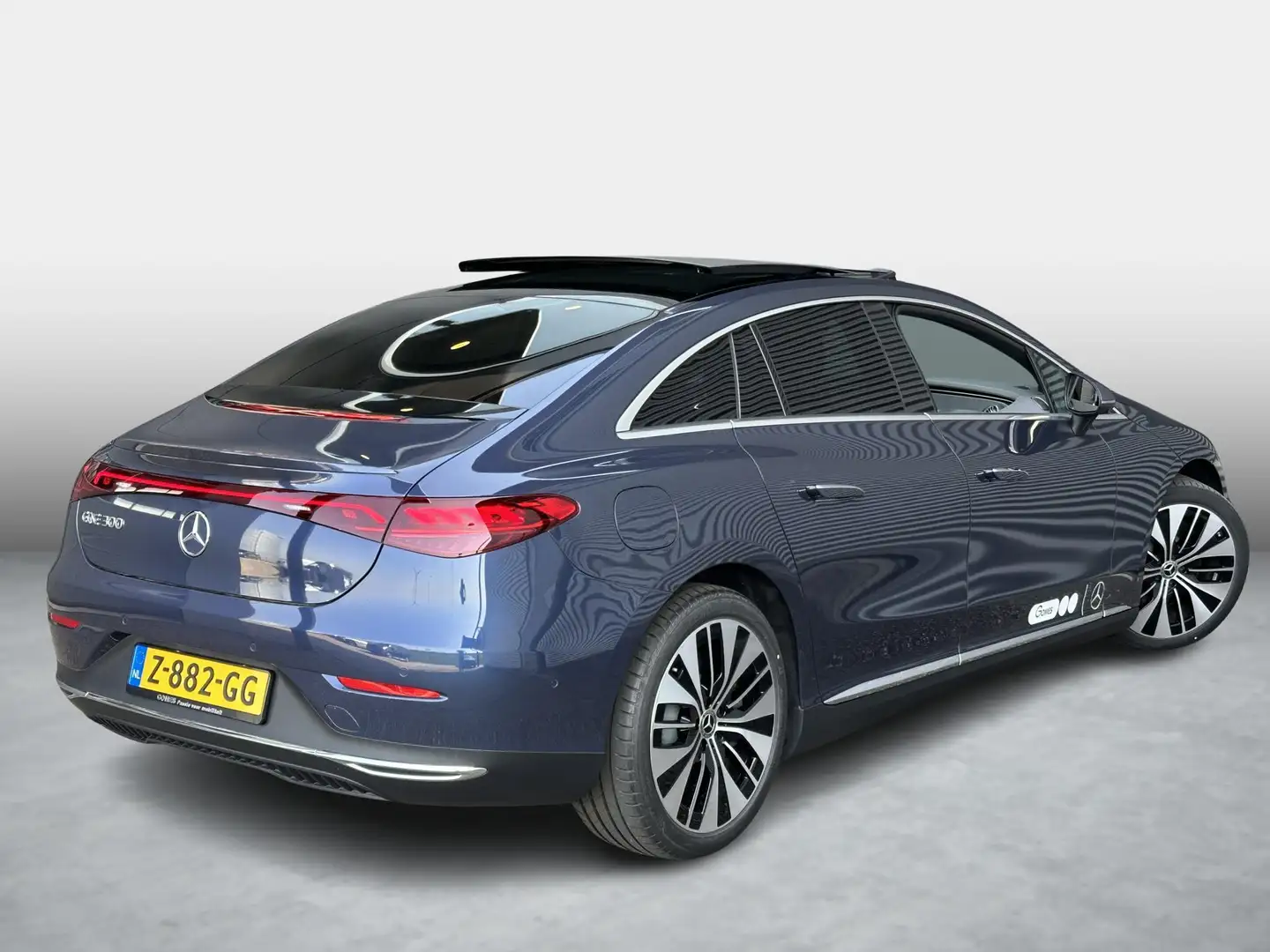 Mercedes-Benz EQE 300 Luxury Line | Panoramadak | Burmester Surround Sou Blauw - 2