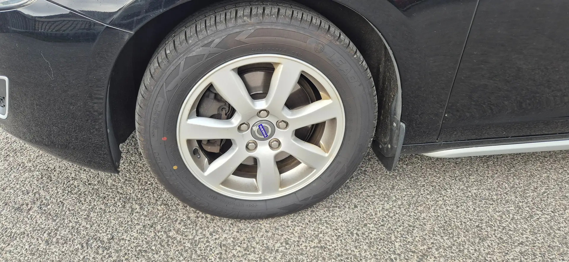 Volvo V60 D3 Momentum 5-Zylinder Schwarz - 2