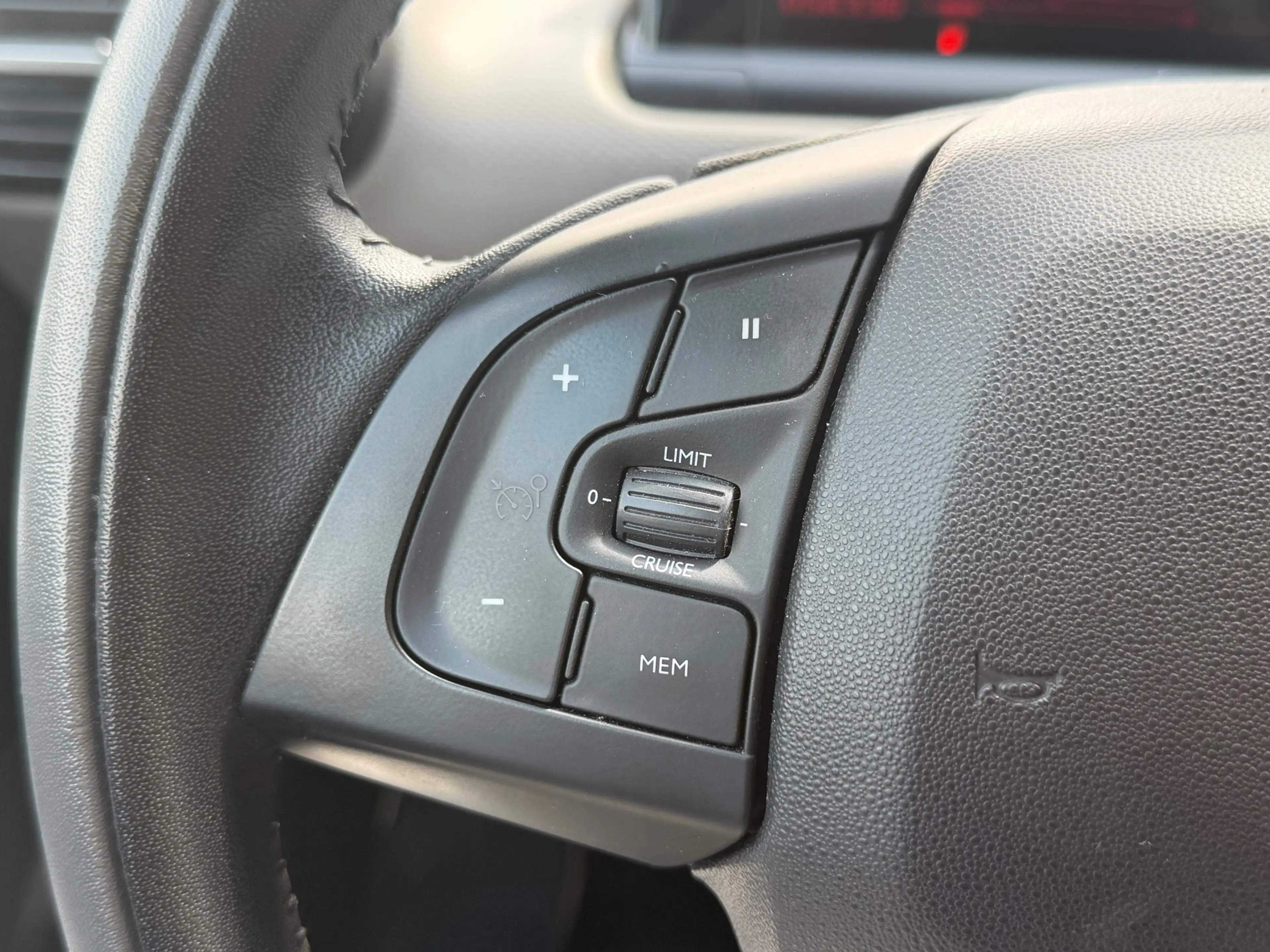 Citroen C4 Cactus 1.2 PureTech One-Tone 110pk Automaat - Noir Obsedi — photo 16