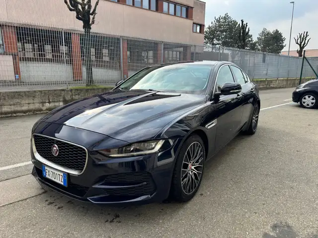 Jaguar XE 2.0d i4 R-Dynamic HSE 180CV AUTOM. NAVI+RETR.
