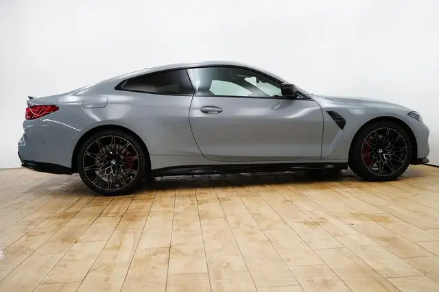 BMW M4 view 7