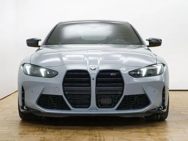 BMW M4 view 4