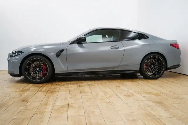 BMW M4 view 8