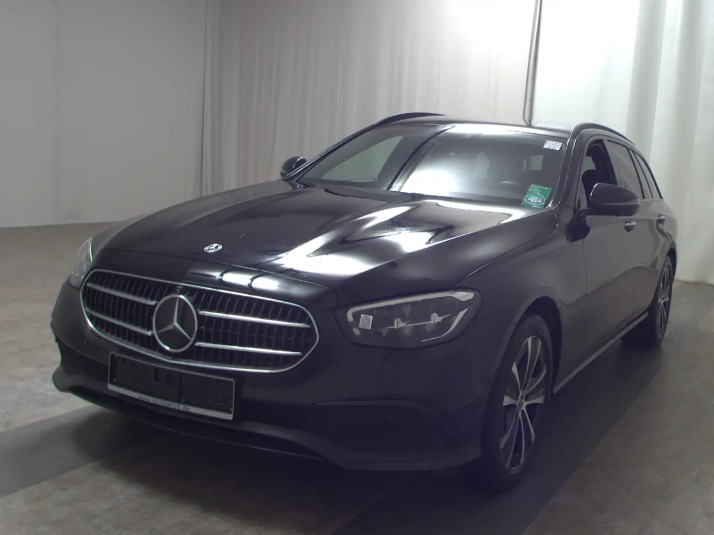 Mercedes-Benz E 300 e T Avantgarde AHK 360° Navi Night Schwarz - 2
