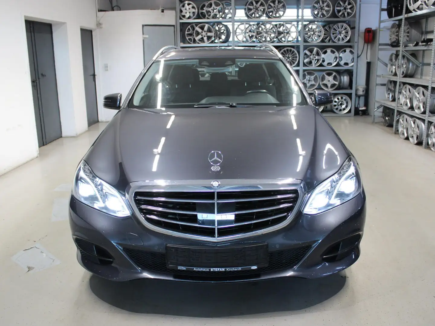 Mercedes-Benz E 250 E 250CDI 7G-Tronic*4Matic**Navi*LED*Spur.A*AHK Grau - 2