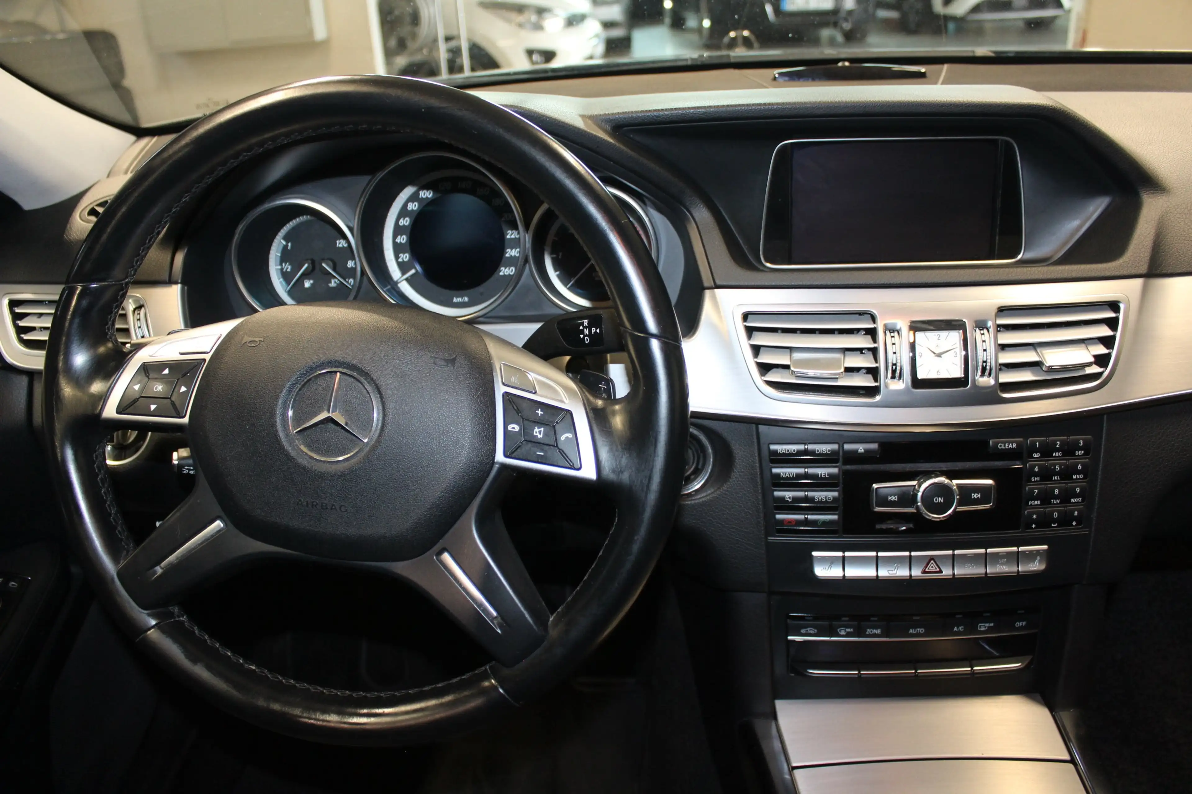 Mercedes-Benz E 250 E 250CDI 7G-Tronic*4Matic**Navi*LED*Spur.A*AHK — photo 13