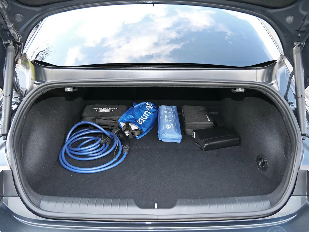 Hyundai IONIQ 6 UNIQ 77,4 kWh Digitale Spiegel 20 Zoll 8