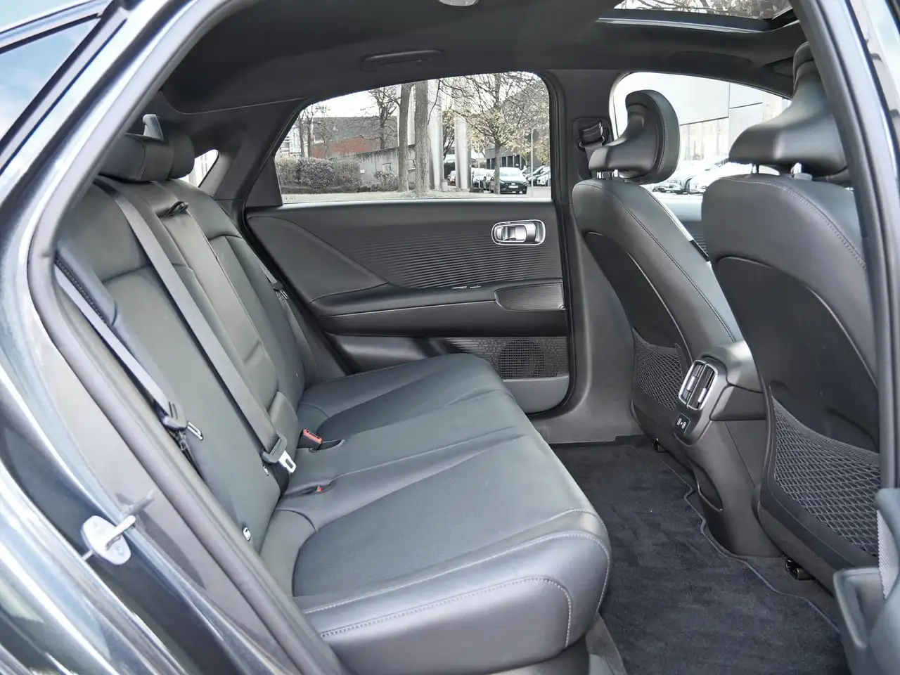 Hyundai IONIQ 6 UNIQ 77,4 kWh Digitale Spiegel 20 Zoll 12