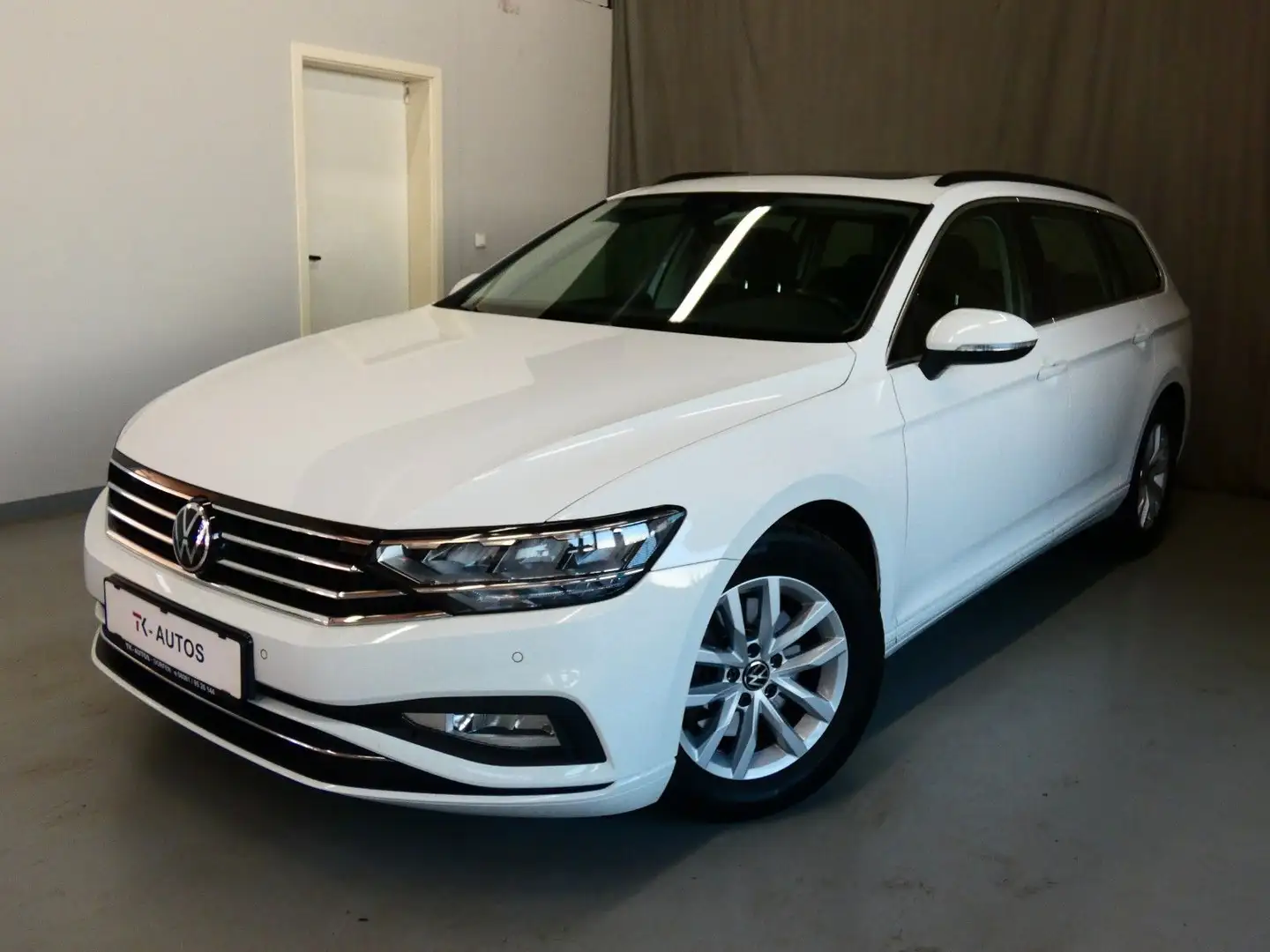 Volkswagen Passat Variant Passat Var. 1.5 TSI,Navi,LED,ACC,AHK,Pano,Kamera Weiß - 1