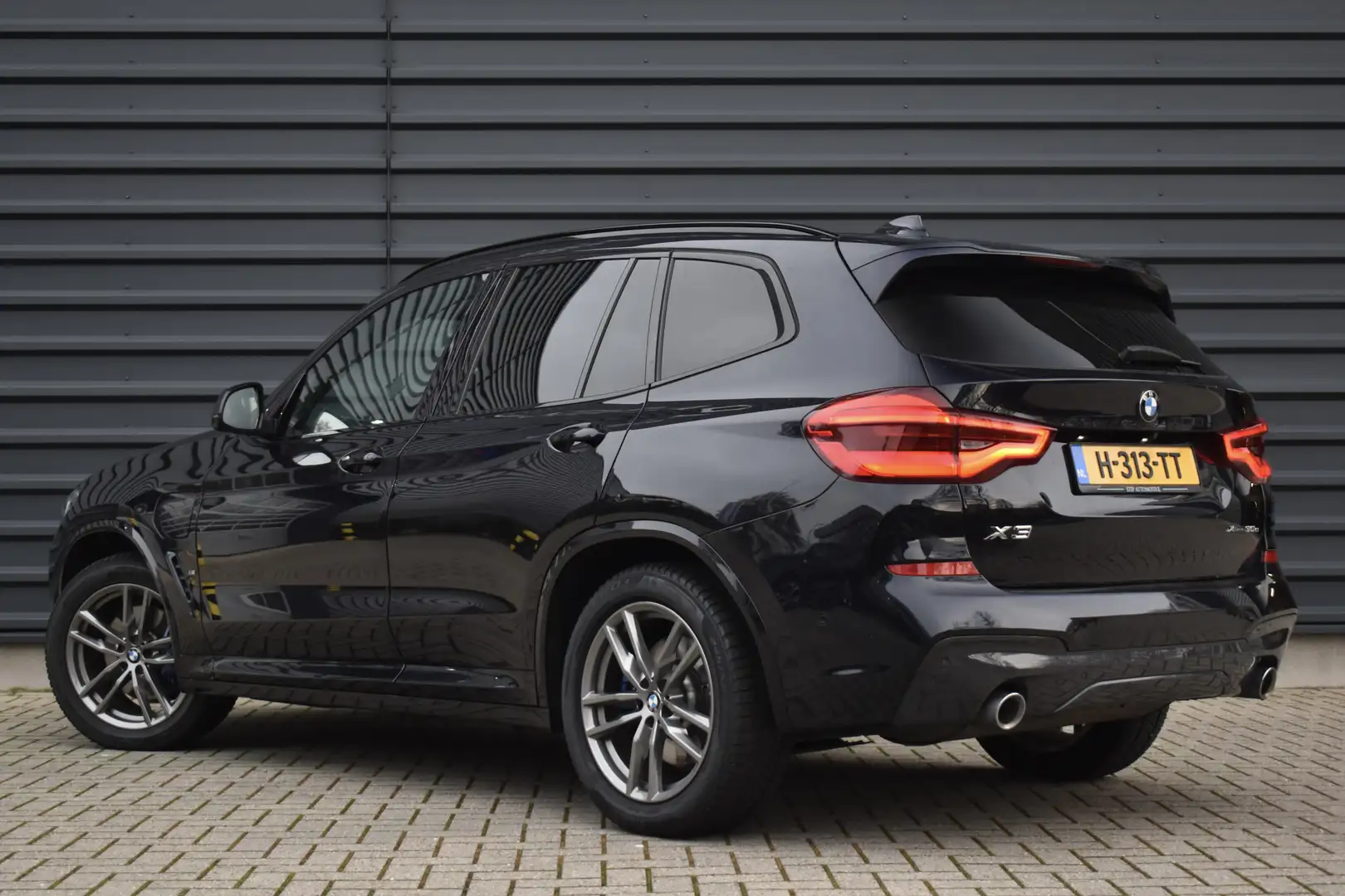BMW X3 xDrive30e High Executive M Sport | Pano | ACC | 36 Zwart - 2