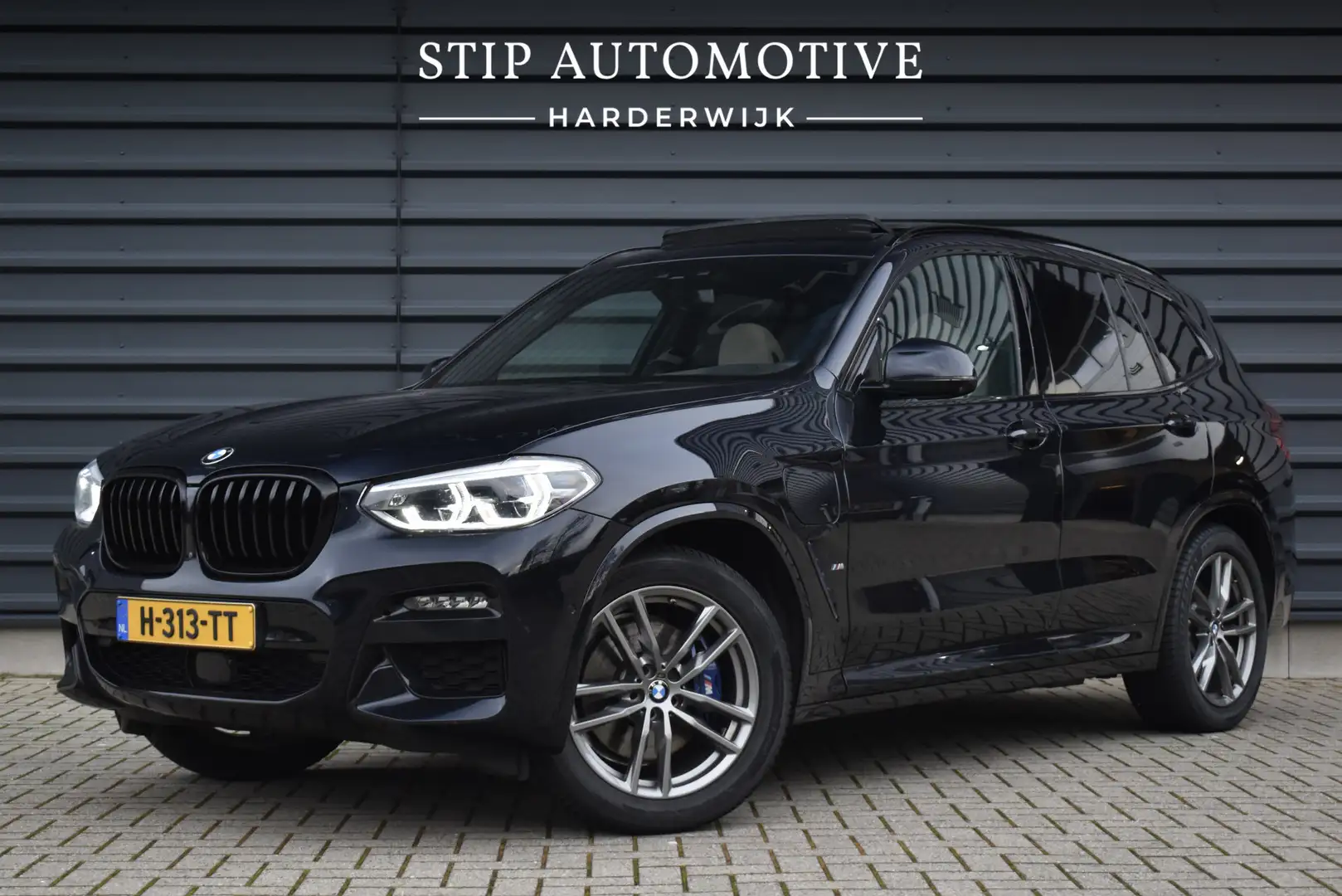 BMW X3 xDrive30e High Executive M Sport | Pano | ACC | 36 Zwart - 1