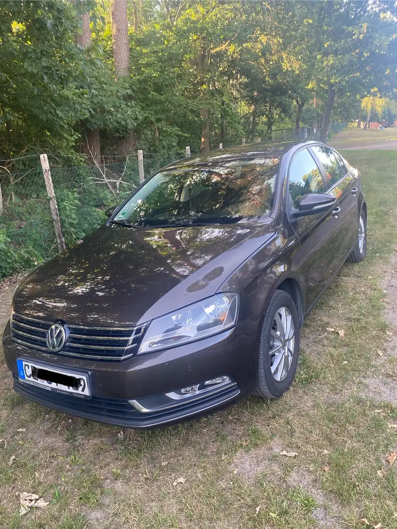 Volkswagen Passat Trendline Braun - 1