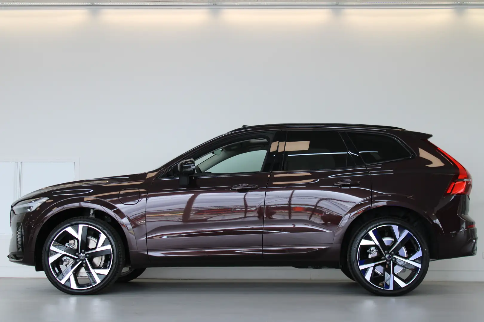 Volvo XC60 T6 350PK AWD Ultra Dark | Executive | 22" | Luchtv Rot - 2