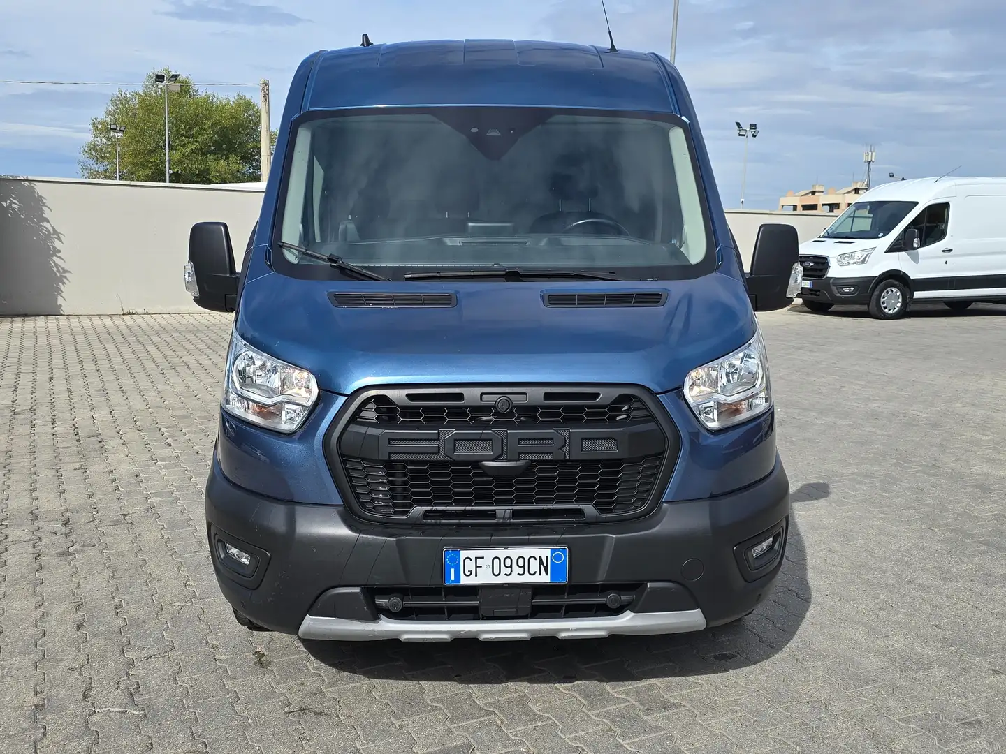 Ford Transit 350 L3 H2 TRAIL 2.0cc 170cv FULL Blau - 2