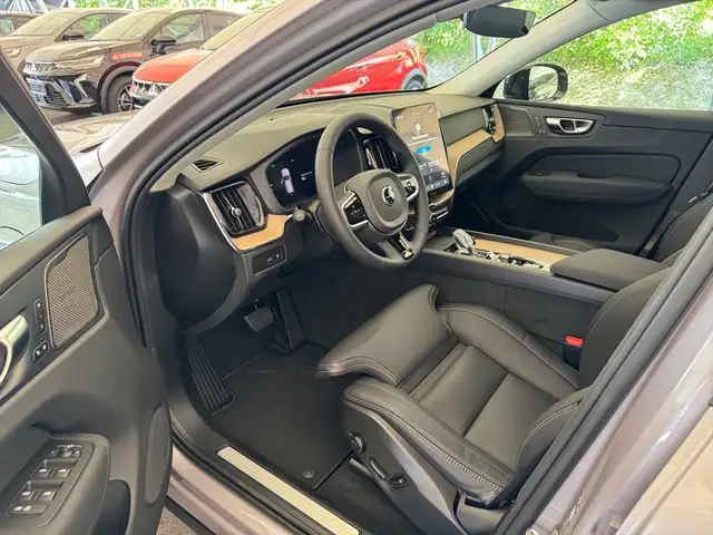 Volvo XC60 T6 Plus Dark eAWD Ansicht 7