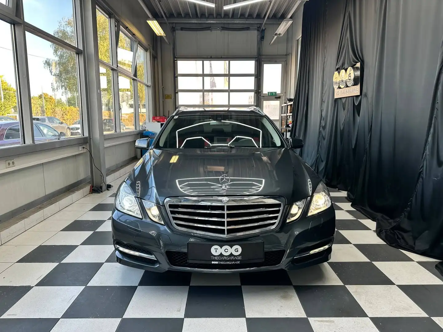 Mercedes-Benz E 250 E 250 CDI 4Matic (212.282) Grau - 2
