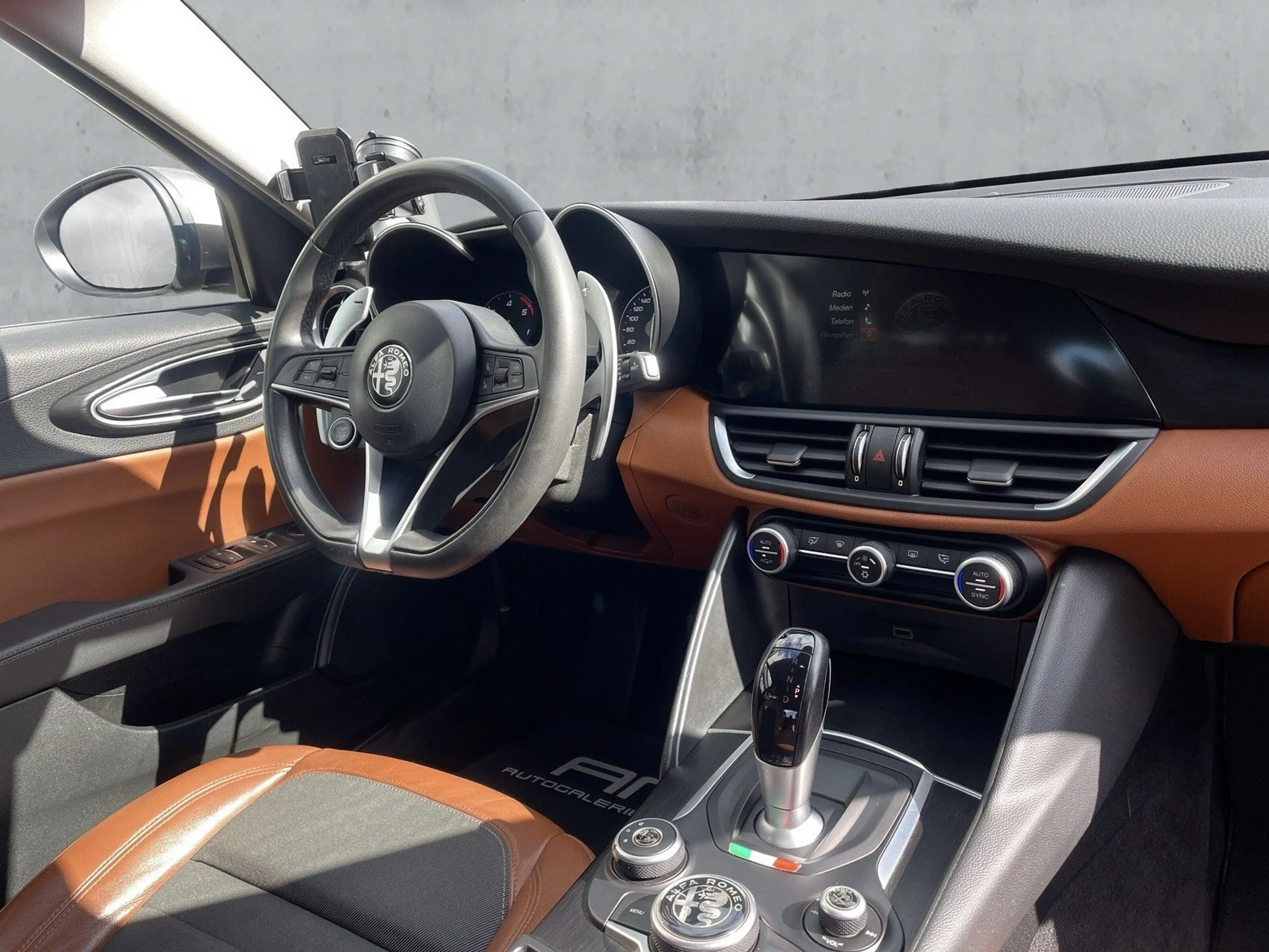 Alfa Romeo Giulia Super Bi Xenon+Navi+Keyless+18 Zoll — photo 13