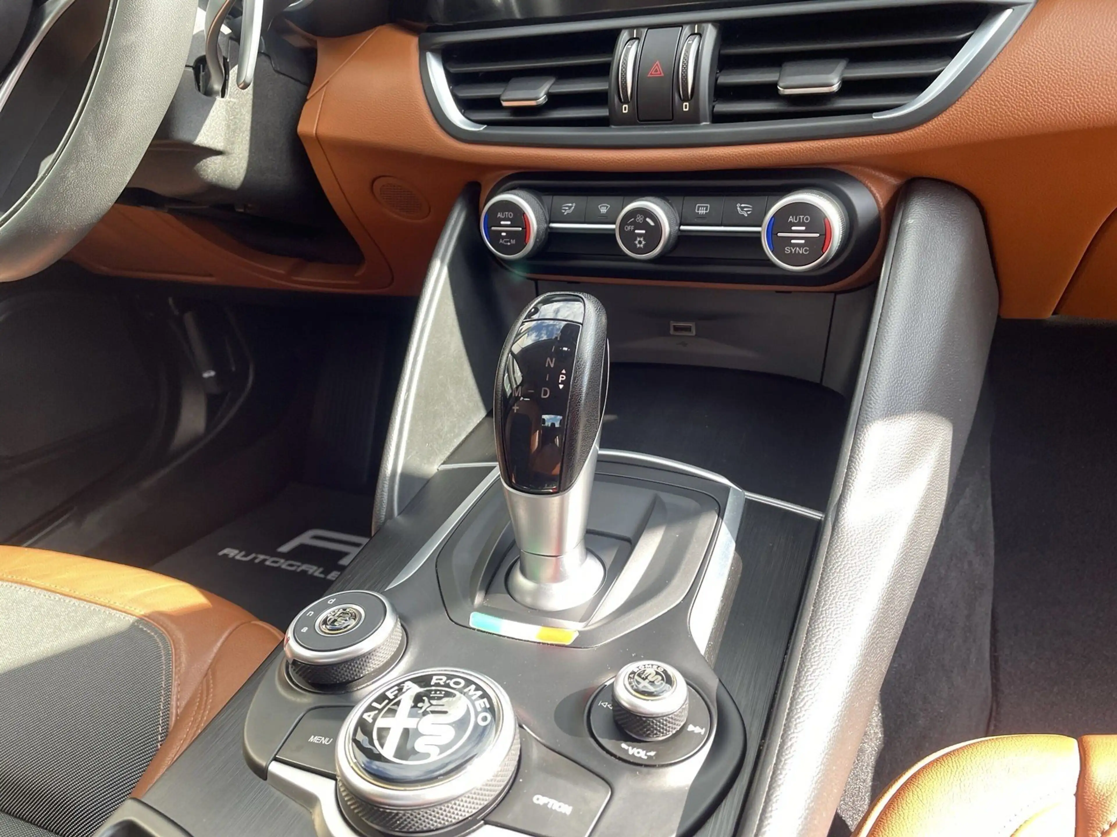 Alfa Romeo Giulia Super Bi Xenon+Navi+Keyless+18 Zoll — photo 14