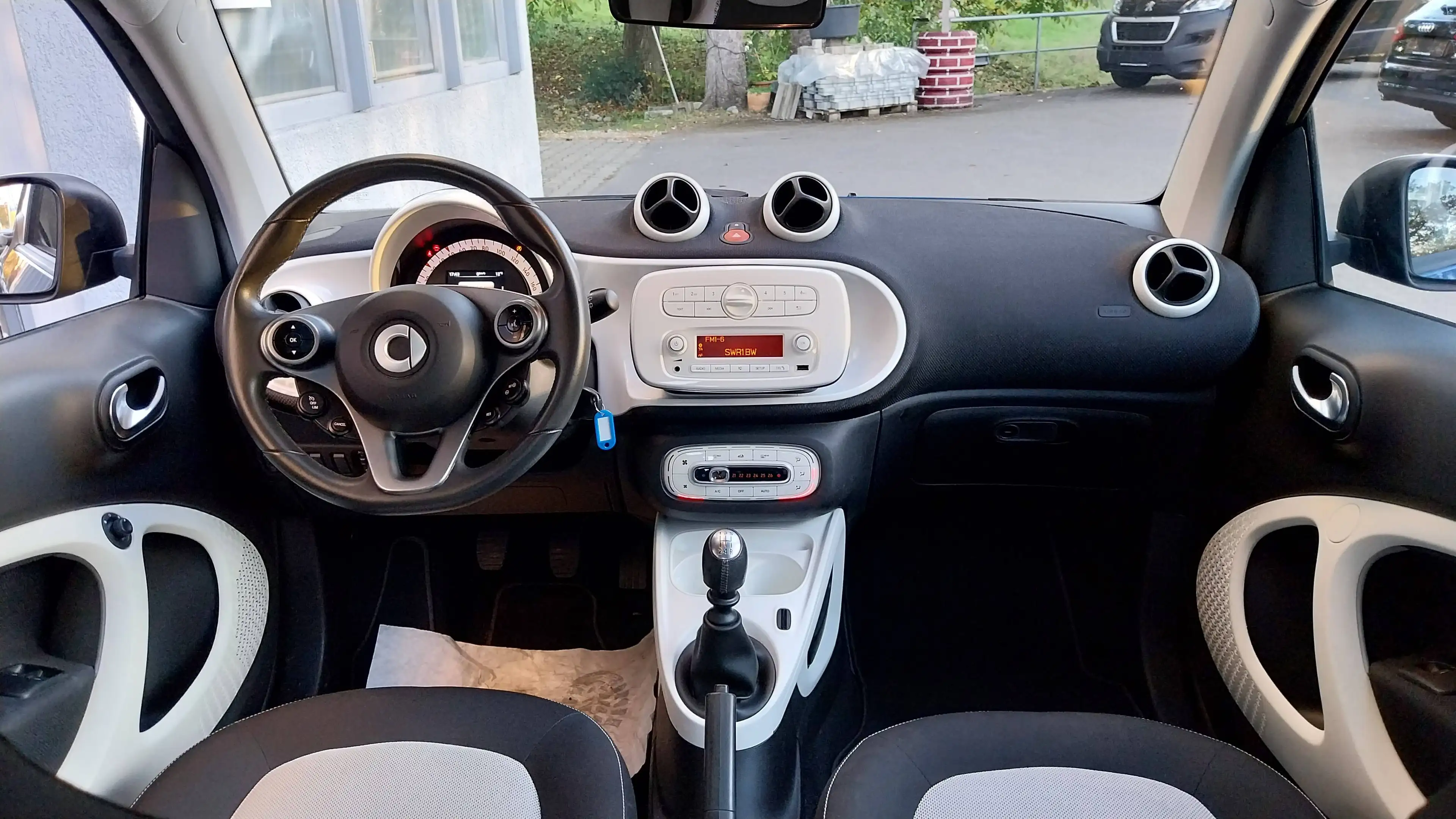 smart forTwo Passion 90PS | 52TKM | Pano | SHZ | Tempomat — photo 9