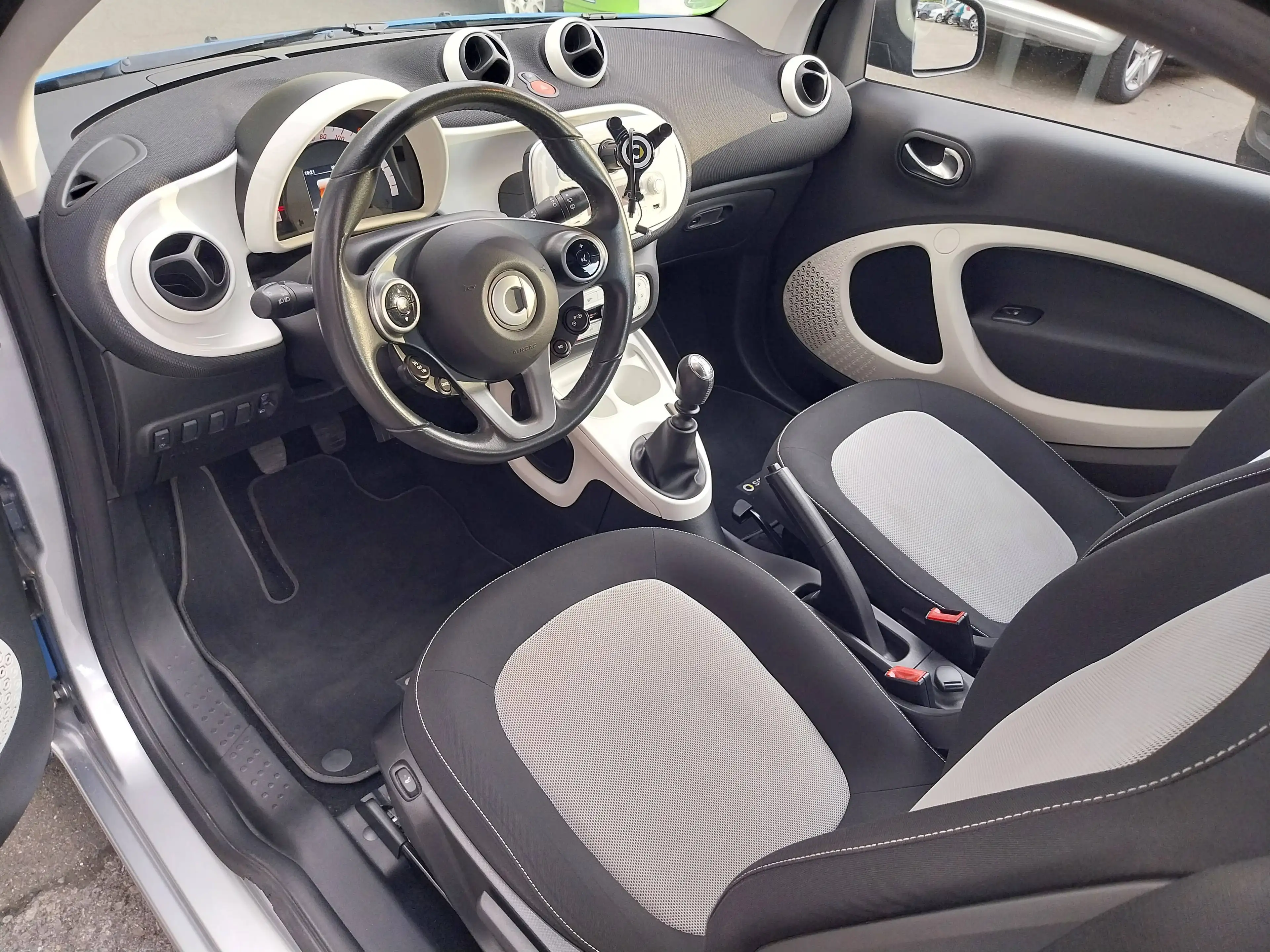 smart forTwo Passion 90PS | 52TKM | Pano | SHZ | Tempomat — photo 11