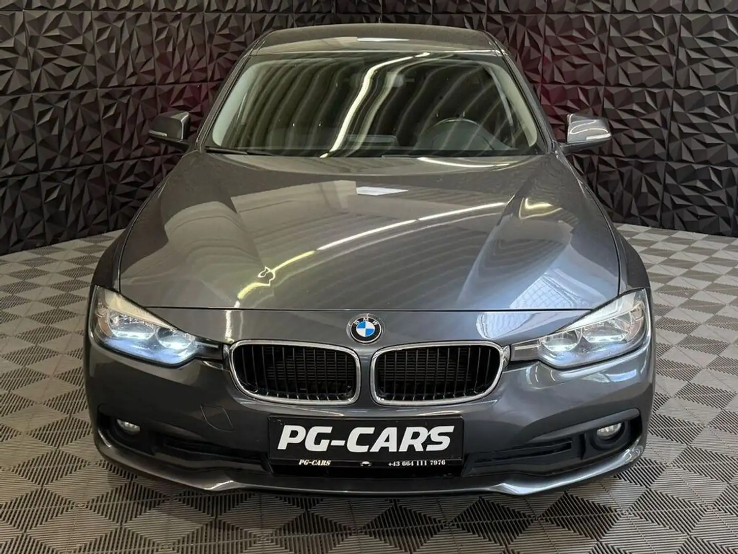BMW 318 d Touring Aut. siva - 2