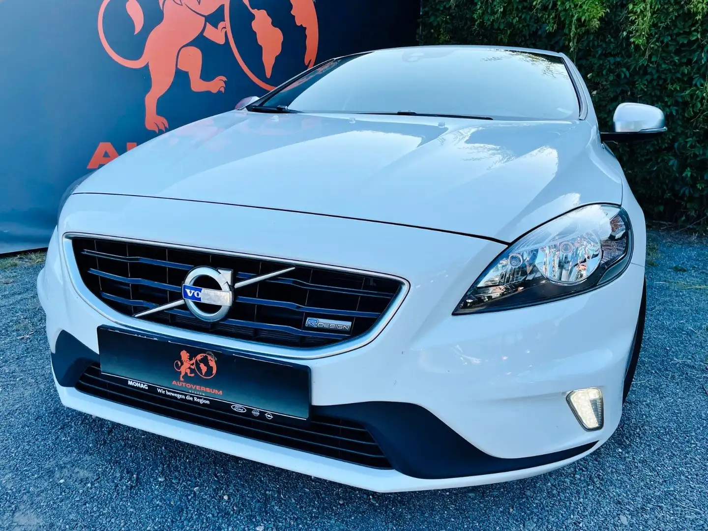 Volvo V40 #1.HAND#TÜV#SCHECKHEFT#R-DESIGN#TOP-AUSTT. Weiß - 1