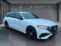 Mercedes-Benz E 220 d T AMG+Night+AHK+DISTRONIC+KeylessGo uvm. Weiß - thumbnail 18