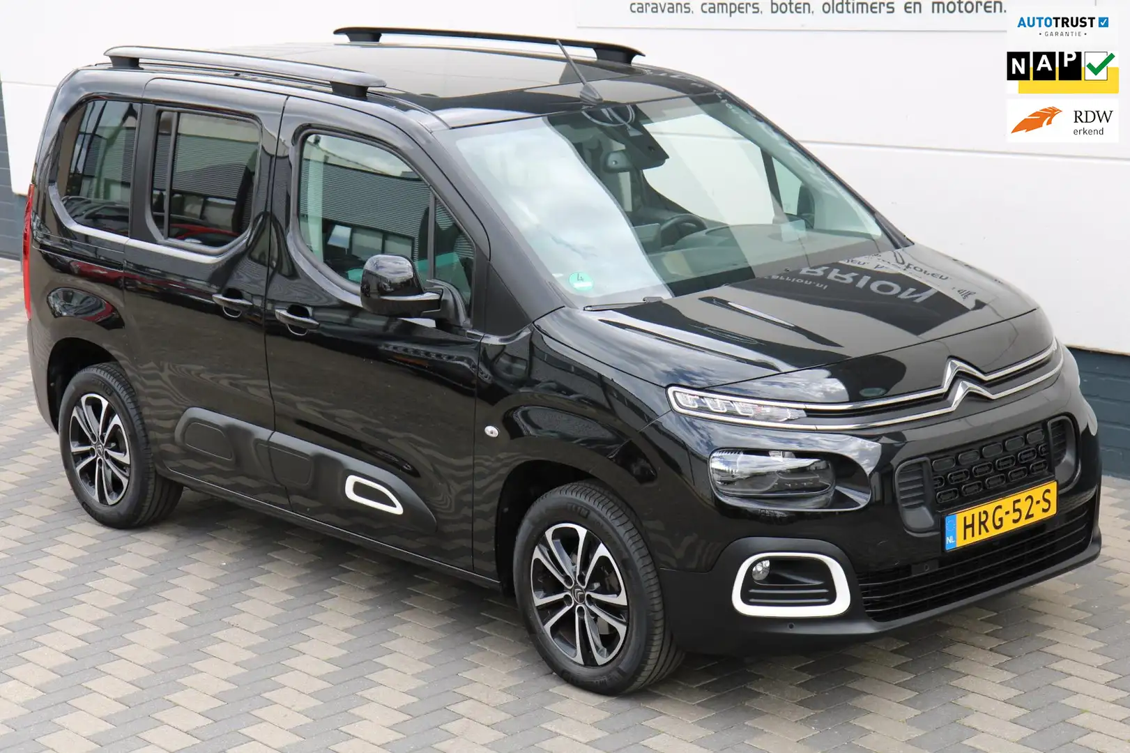 Citroen Berlingo 1.2 PureTech Shine Pano Camera HUD 1ste eig Zwart - 1