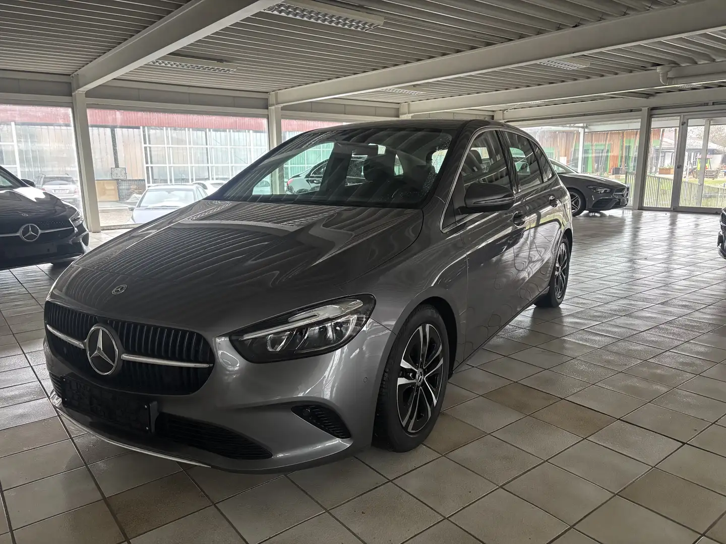 Mercedes-Benz B 200 7G-DCT Progressive Winter-Paket Grau - 1