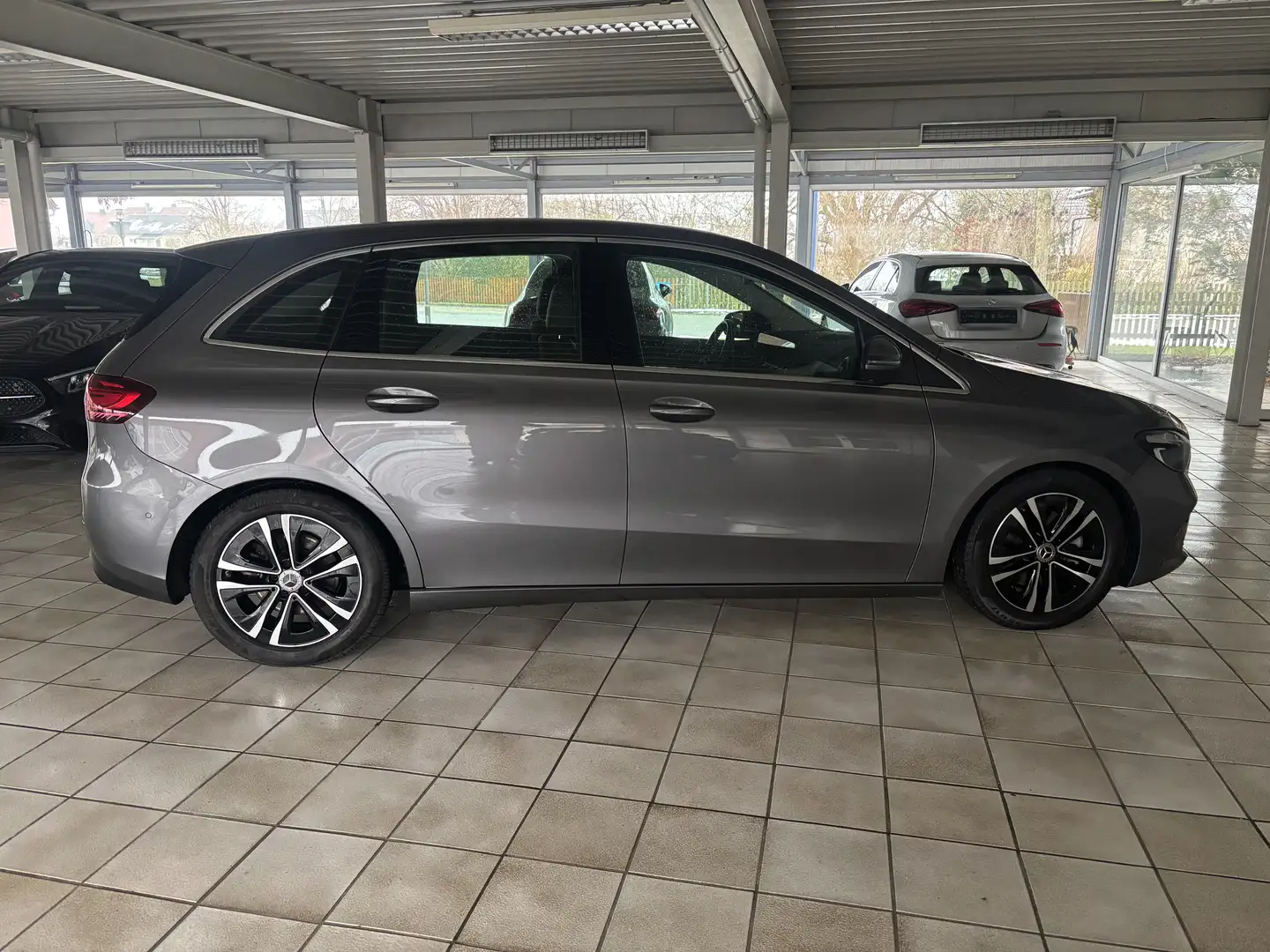 Mercedes-Benz B 200 7G-DCT Progressive Winter-Paket Grau - 2
