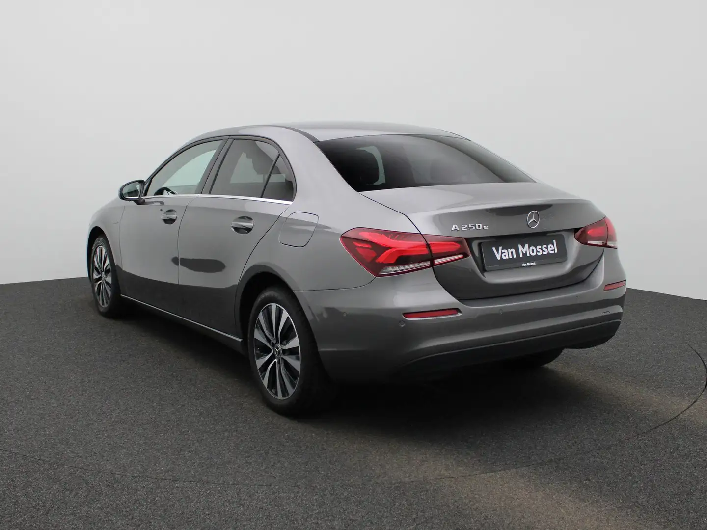 Mercedes-Benz A 250 Limousine A e CAMERA | NAVI | ZETELVERWARMING Grau - 2