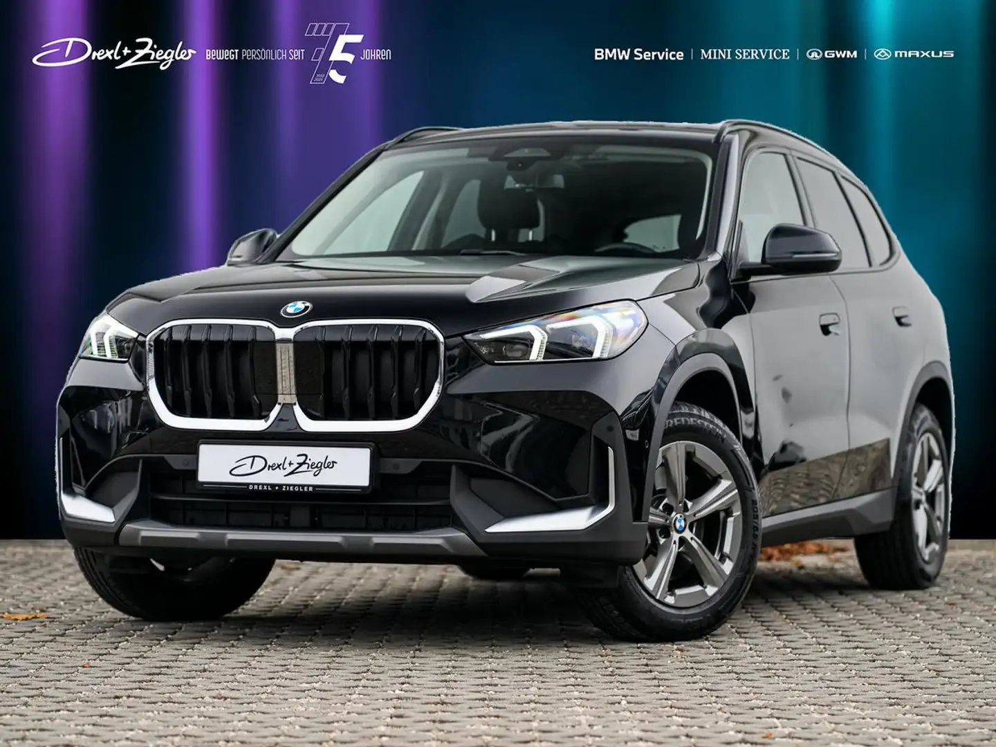 BMW X1 sDrive20i AHK PANO AdLED SpSitze KomZg DAB Zwart - 1