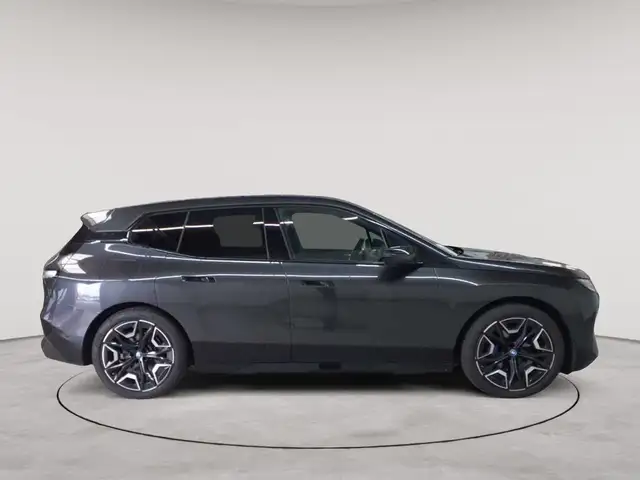BMW Ix view 3