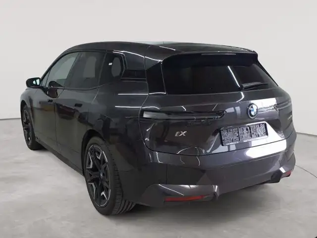 BMW Ix view 5