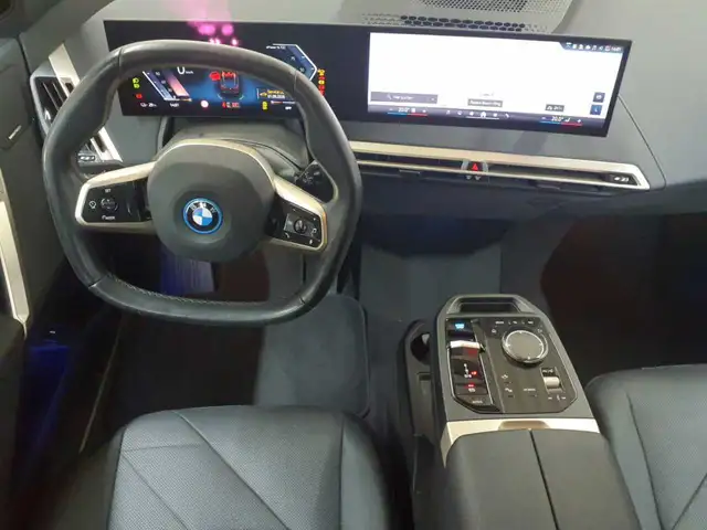 BMW Ix view 9