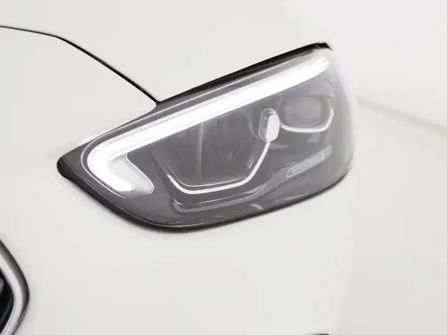 Mercedes-Benz C-Class view 8
