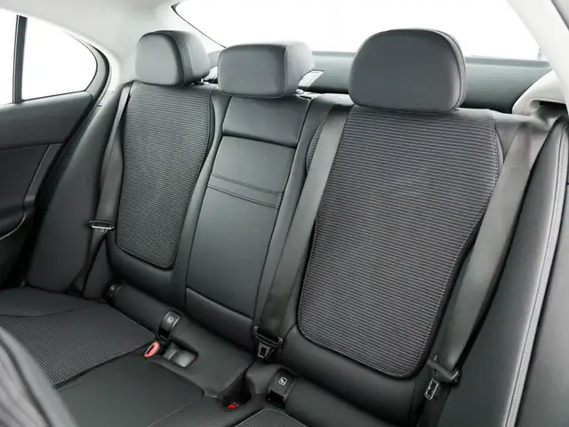 Mercedes-Benz C-Class view 14