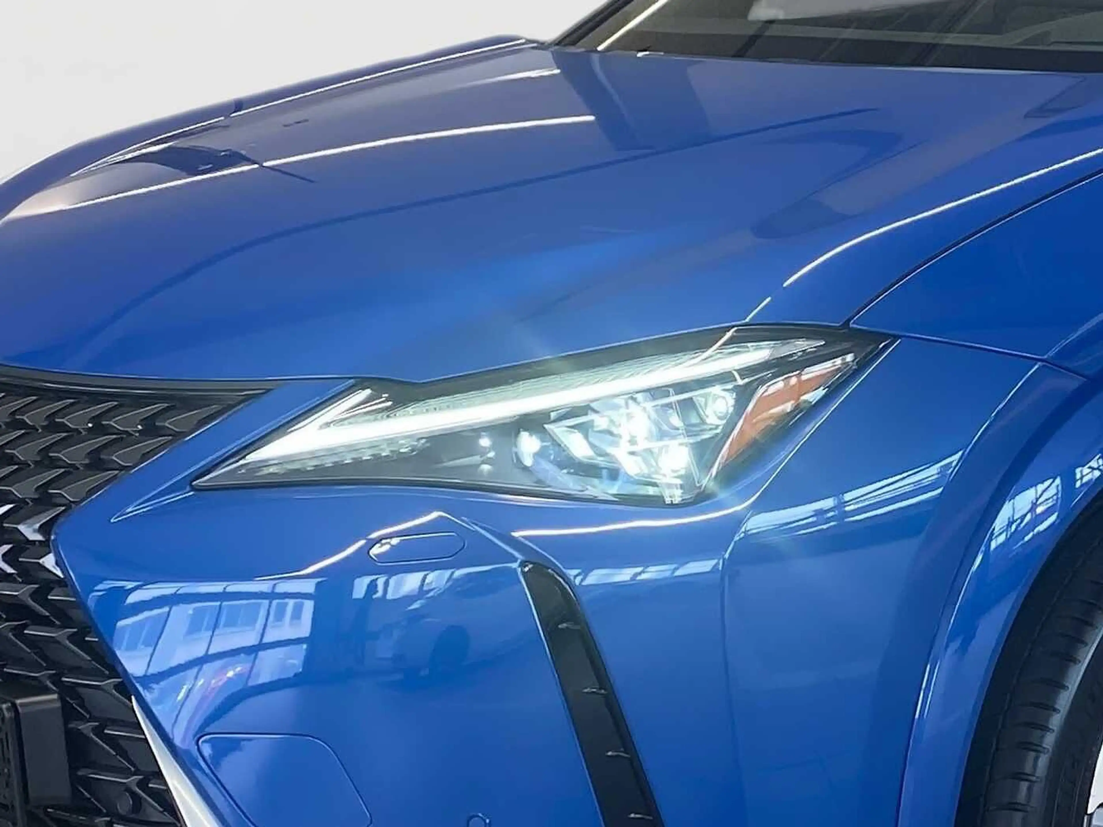 Lexus UX 300e Entry + Luxury-Paket + HUD — photo 7