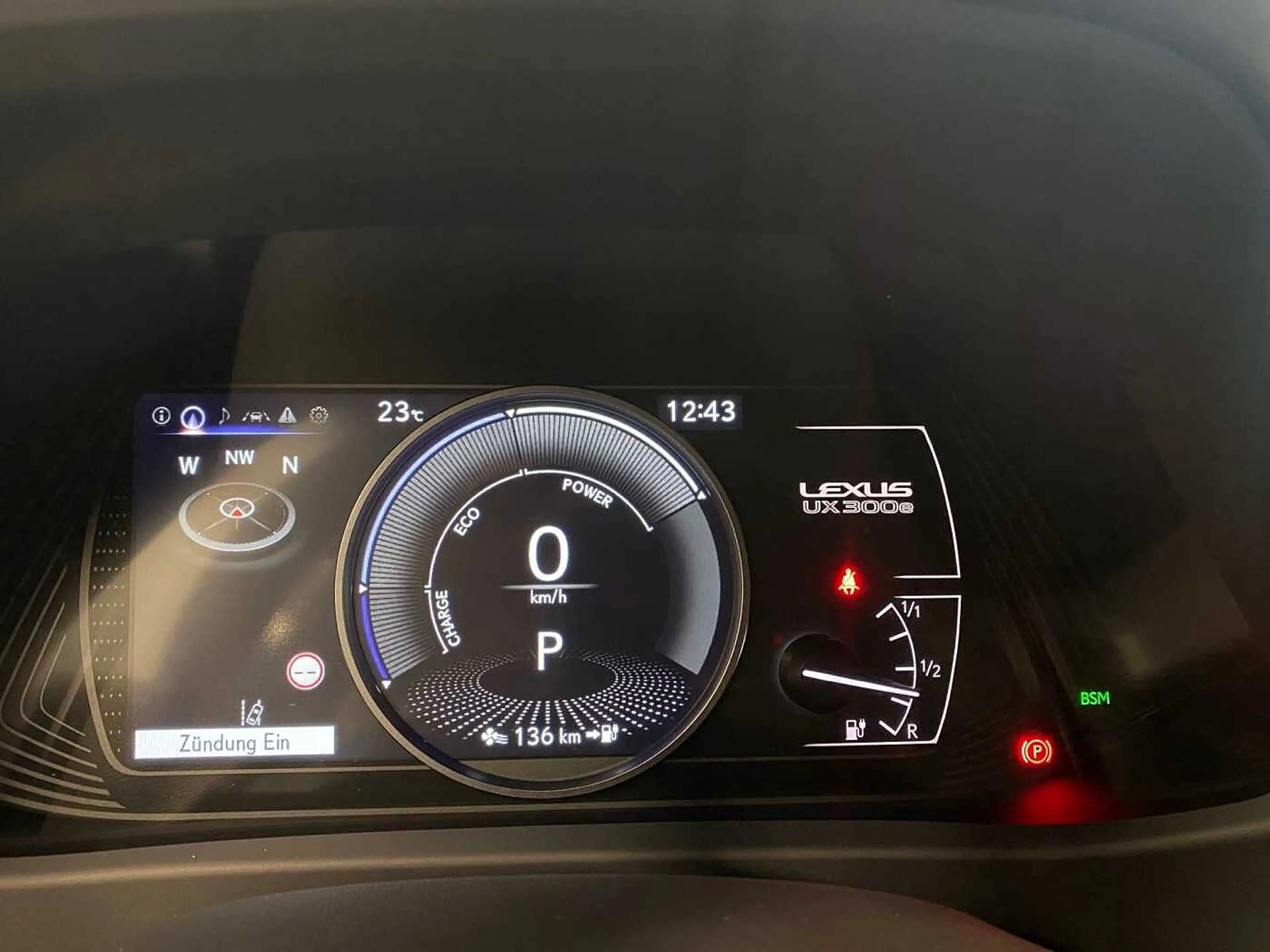 Lexus UX 300e Entry + Luxury-Paket + HUD — photo 12