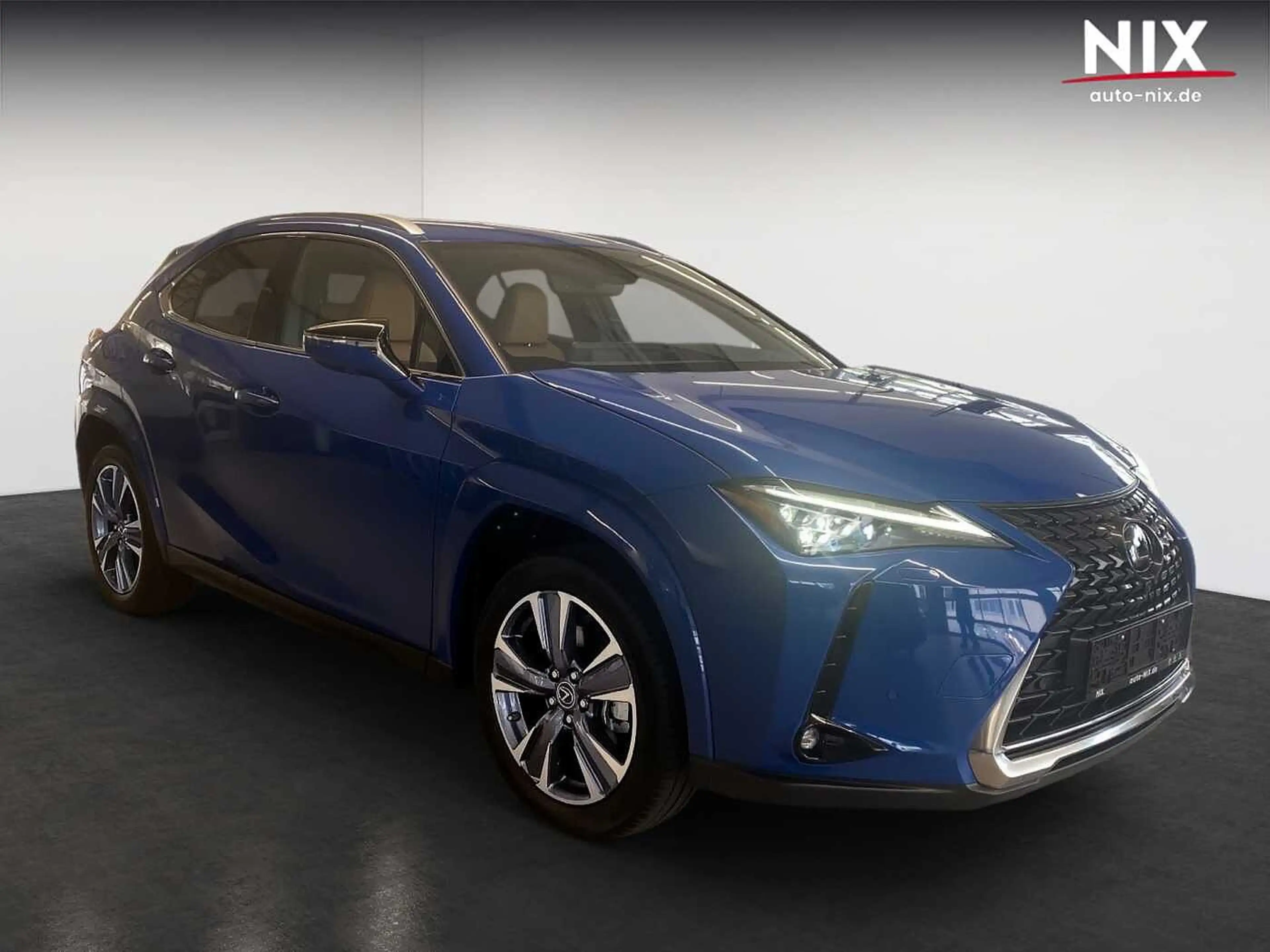 Lexus UX 300e Entry + Luxury-Paket + HUD — photo 2