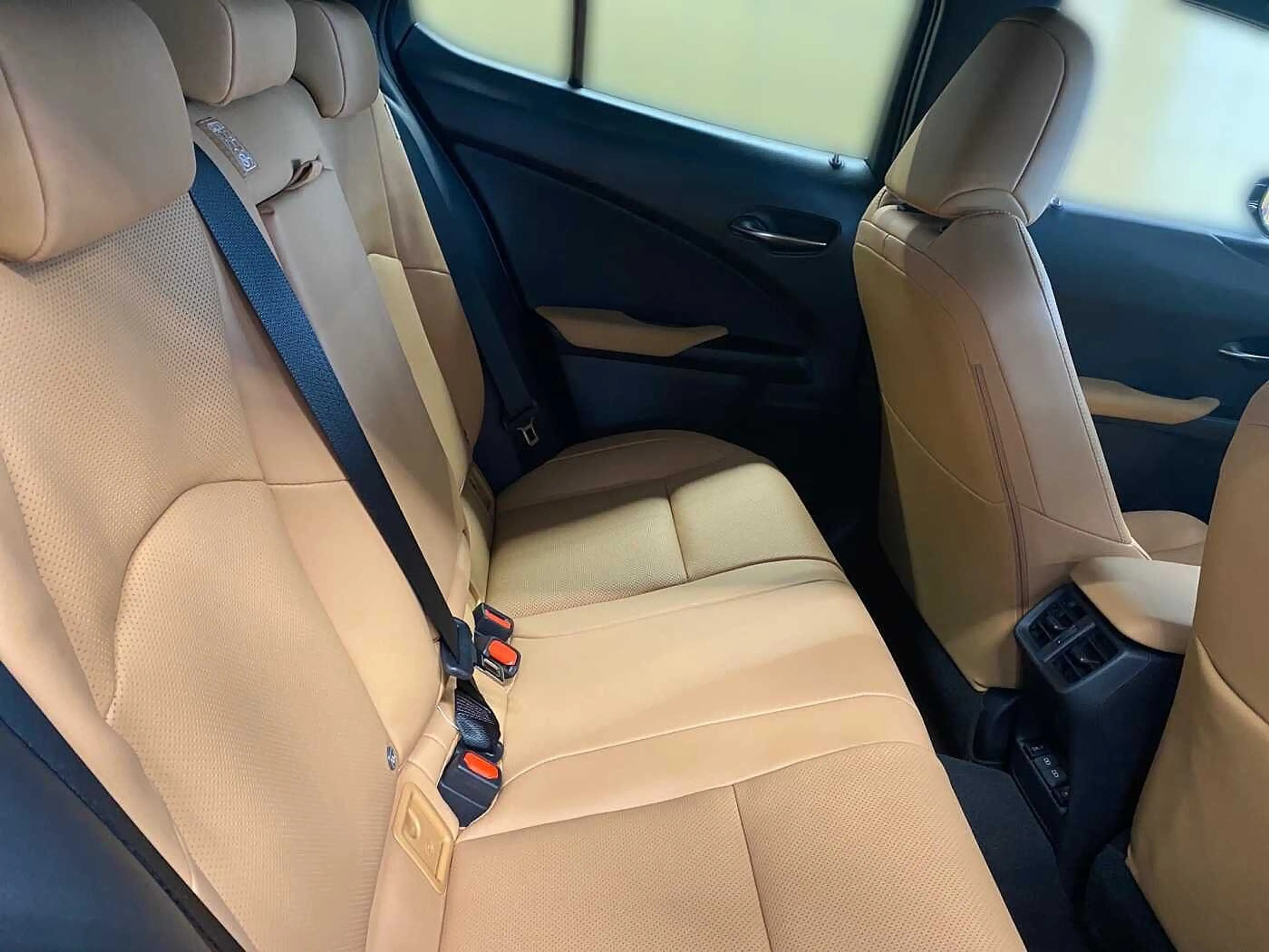 Lexus UX 300e Entry + Luxury-Paket + HUD — photo 15