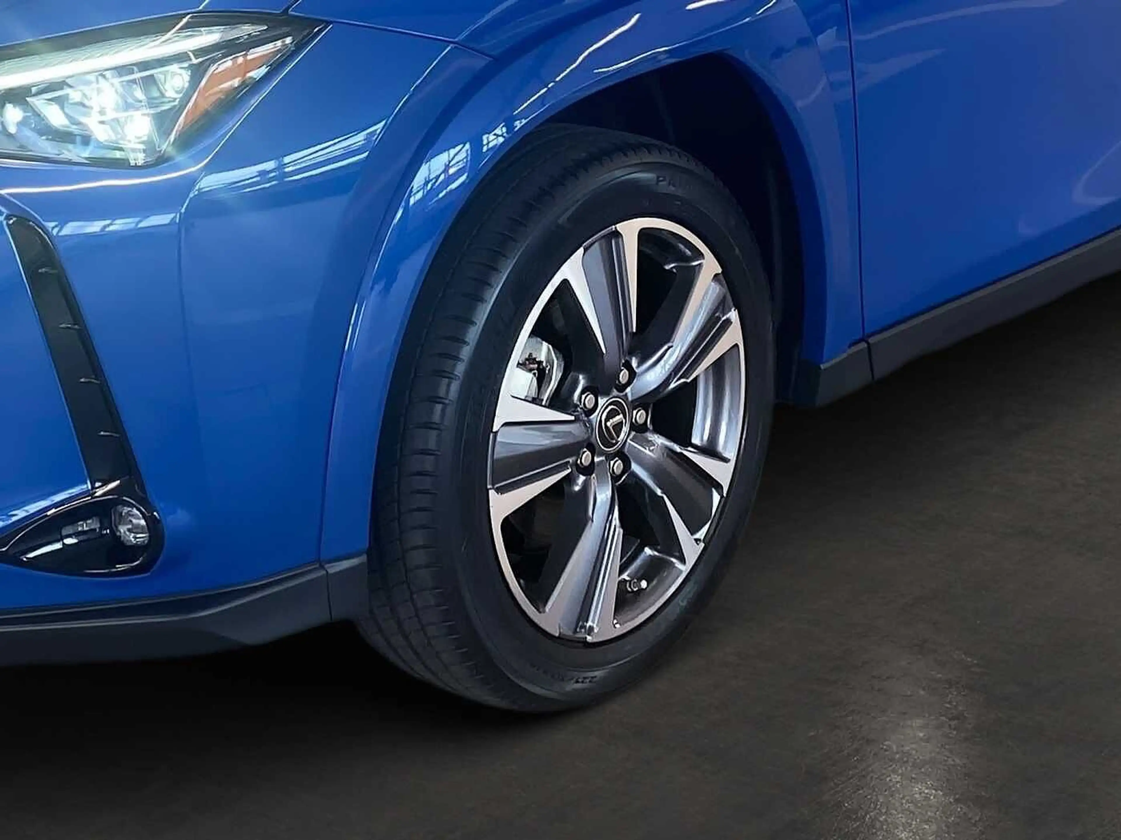 Lexus UX 300e Entry + Luxury-Paket + HUD — photo 8