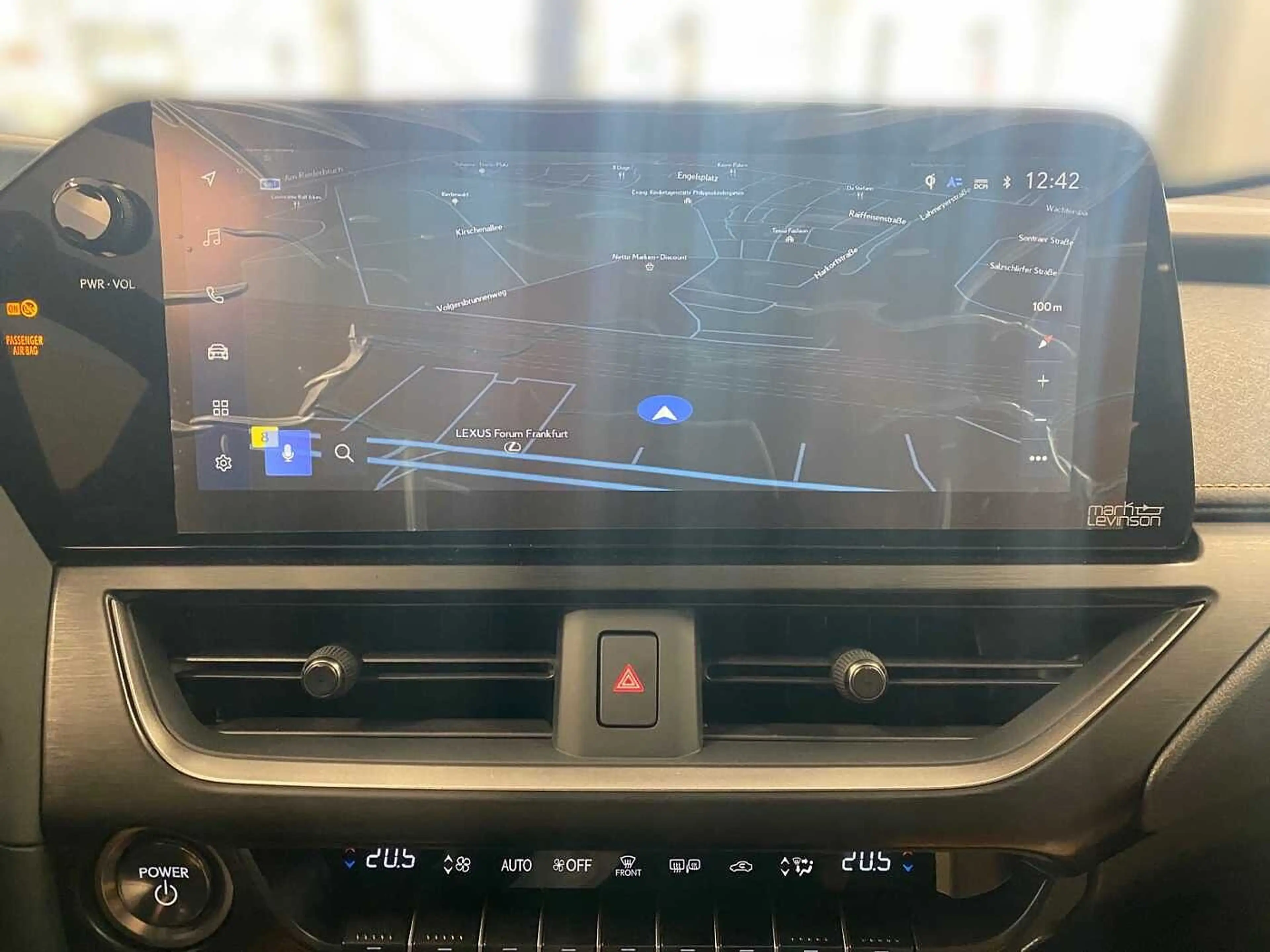 Lexus UX 300e Entry + Luxury-Paket + HUD — photo 13