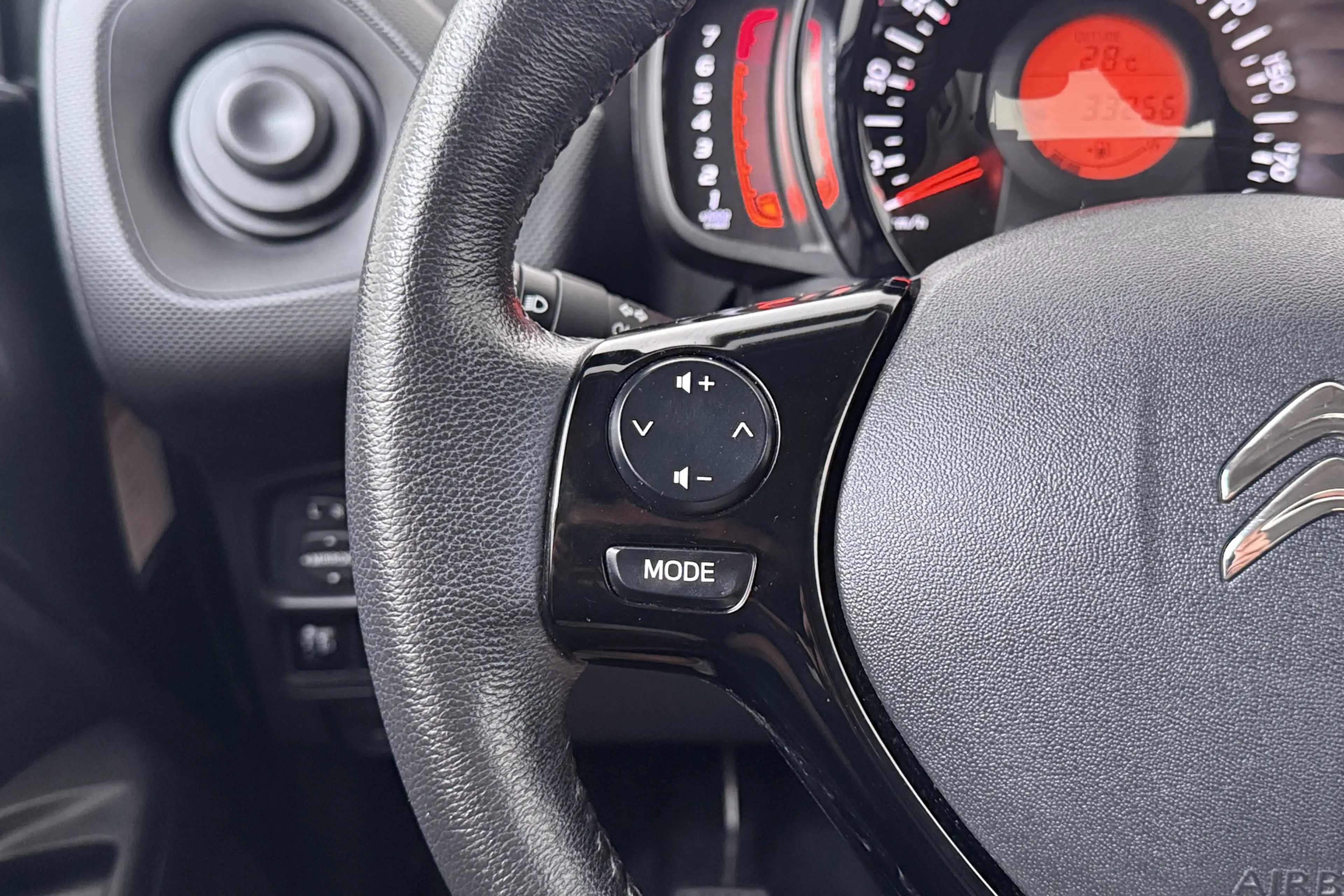 Citroen C1 1.0 VTi Shine Comfort Plus Climate Camera Carplay — photo 18