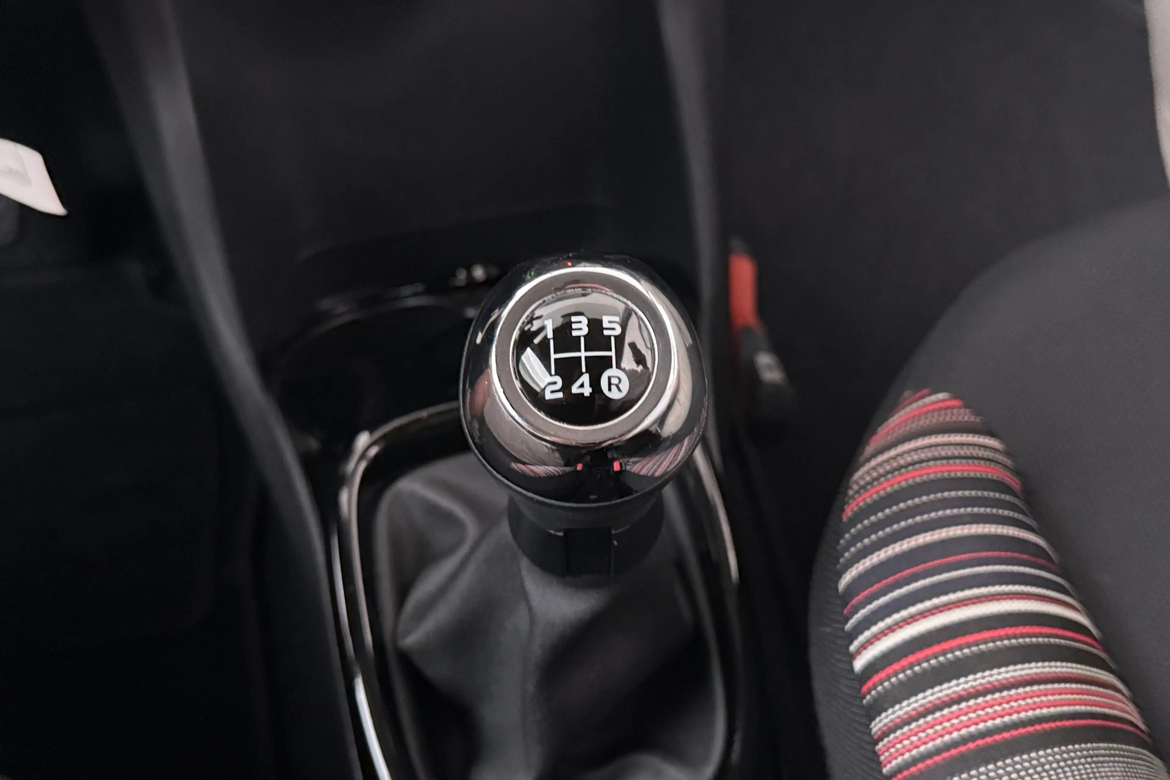 Citroen C1 1.0 VTi Shine Comfort Plus Climate Camera Carplay — photo 28