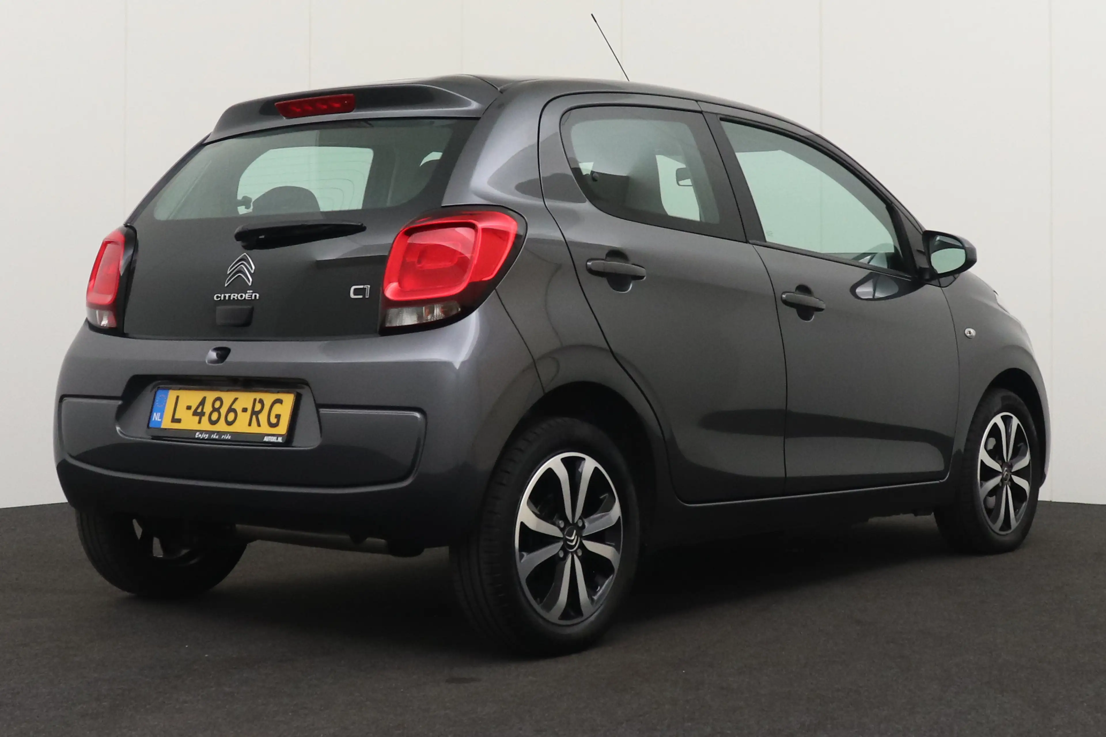 Citroen C1 1.0 VTi Shine Comfort Plus Climate Camera Carplay — photo 2