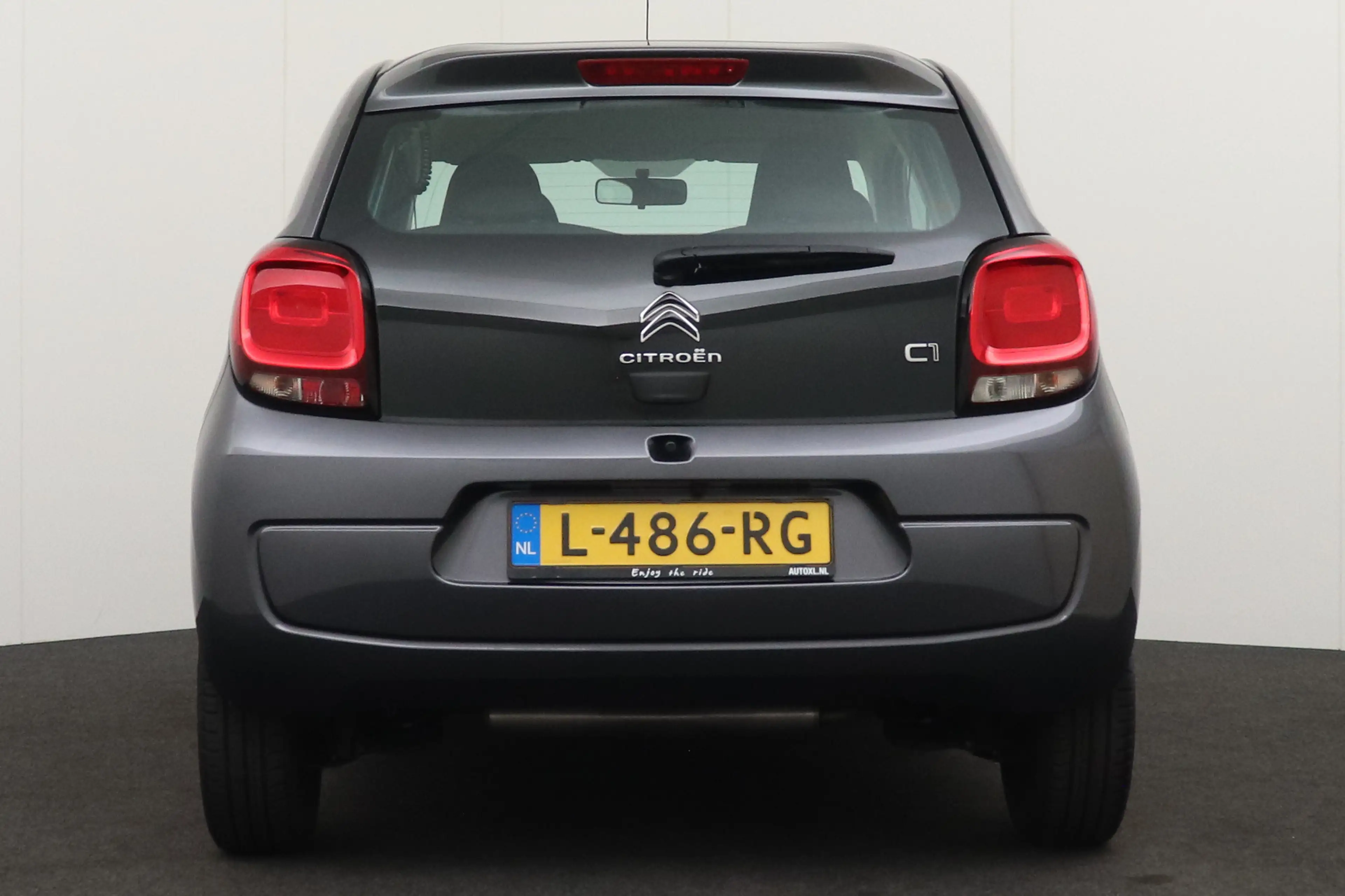 Citroen C1 1.0 VTi Shine Comfort Plus Climate Camera Carplay — photo 4