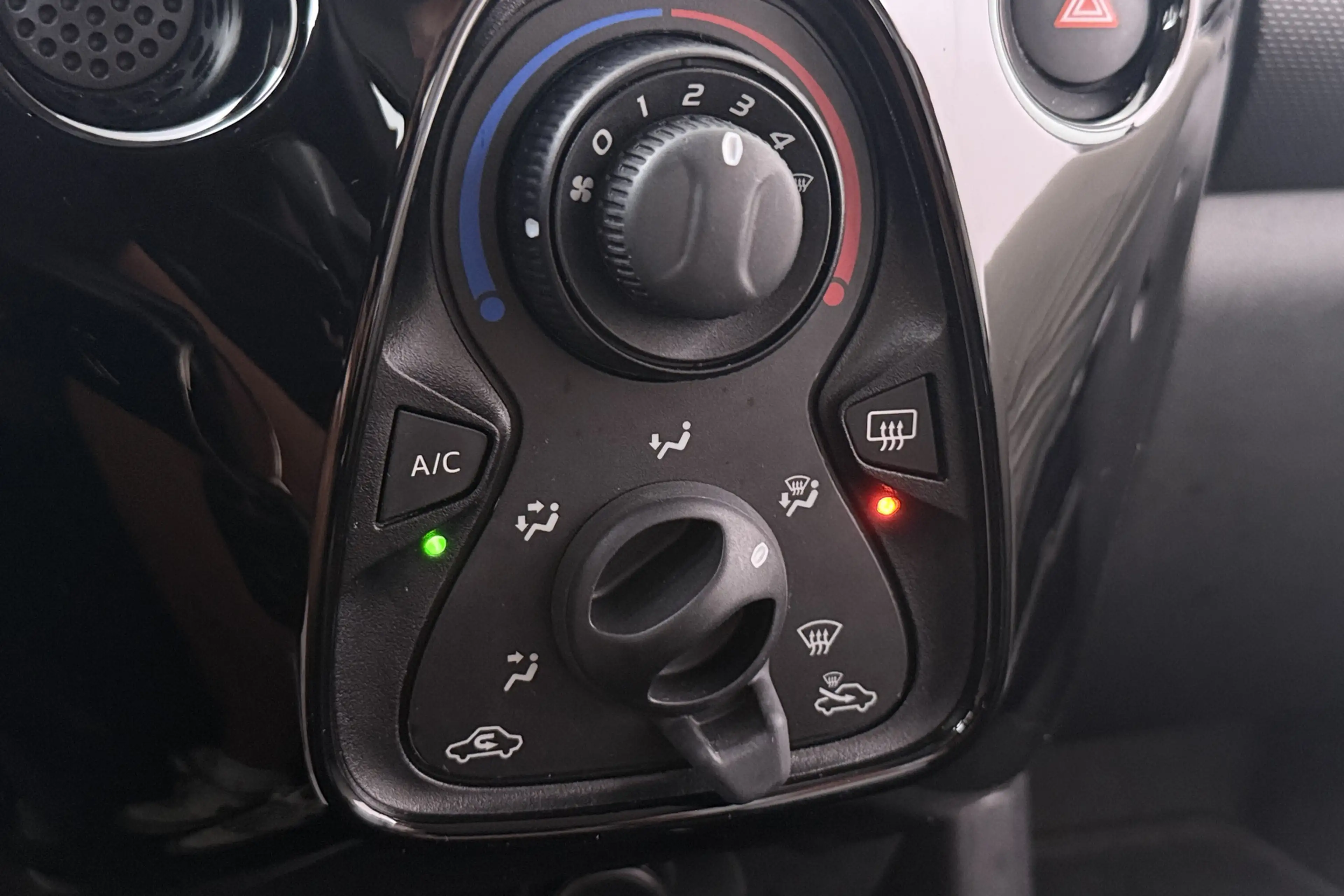 Citroen C1 1.0 VTi Shine Comfort Plus Climate Camera Carplay — photo 27