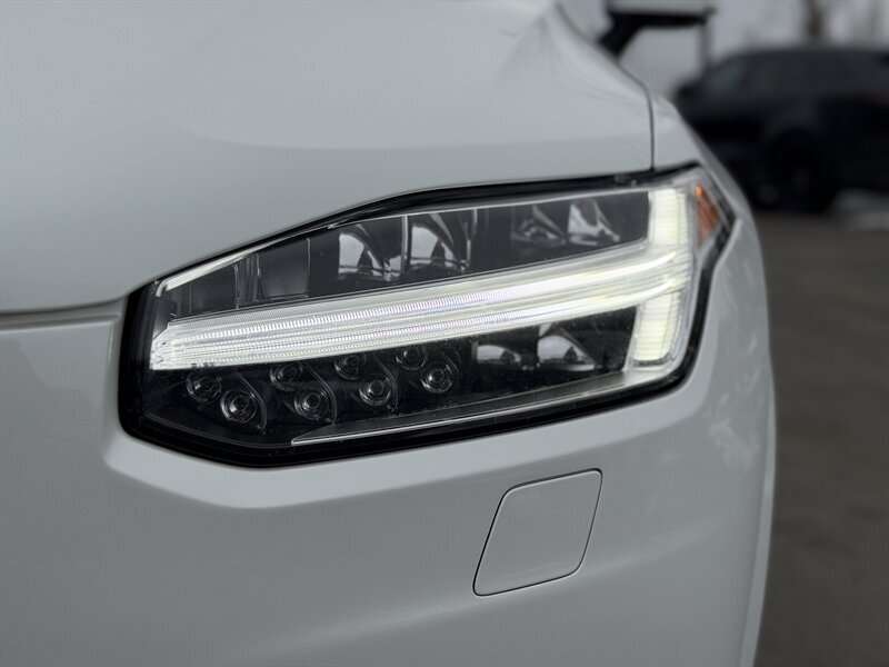 2019 Volvo XC90 T6 Inscription alt 2
