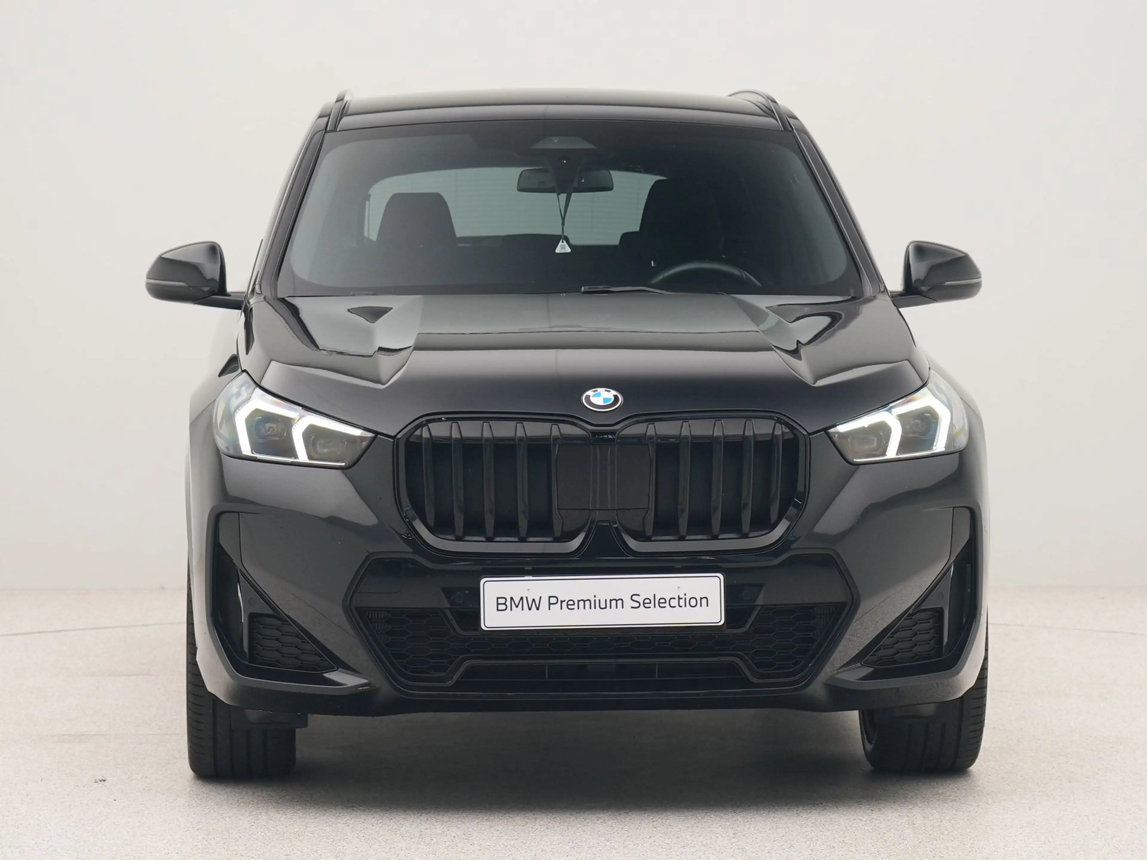 BMW X1 sDrive18i — photo 2